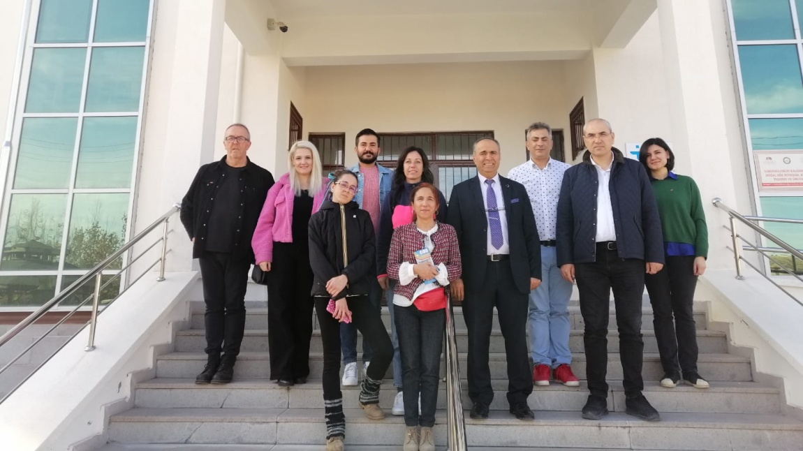 Ankara İl Milli Eğitim Müdürlüğü AR-GE Birimi ve bir grup İtalyan öğretmen, Sn Bahadır Yılmaz rehberliğinde kurumumuzu ziyaret ettiler